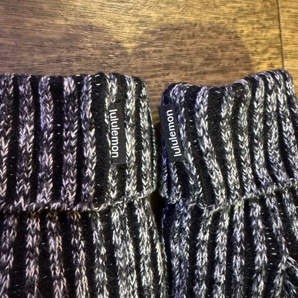 Lululemon Neck Warmer and Mittens - Picture 8 of 8